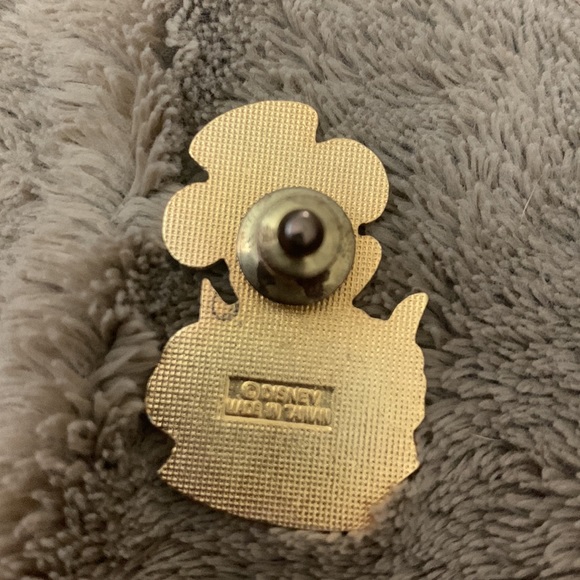 Vintage Happy Holidays 1991 Disney pin from DisneyWorld - Picture 2 of 3